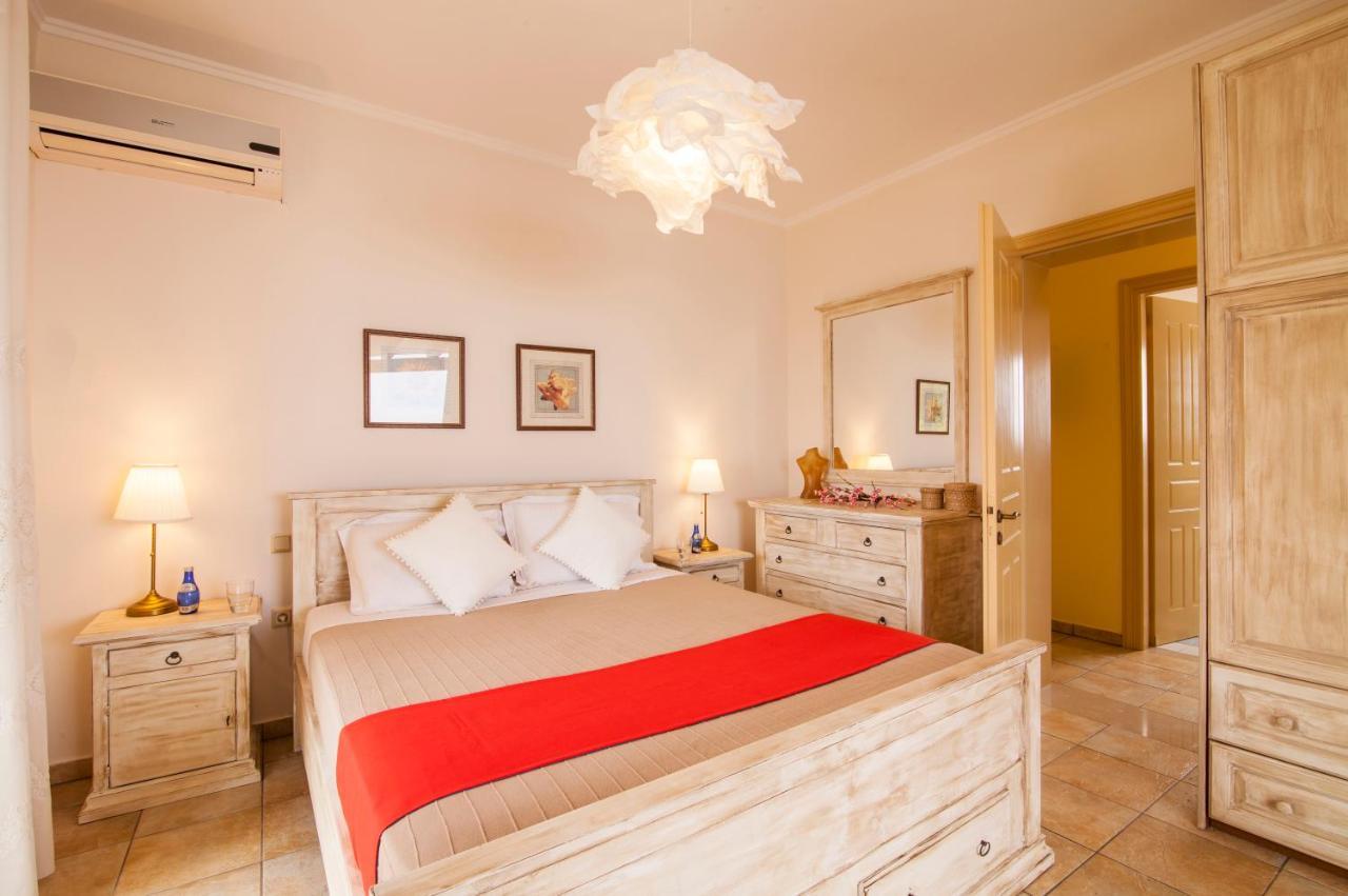 Beachfront Villa Victoras - With Private Beach Сидарион Экстерьер фото
