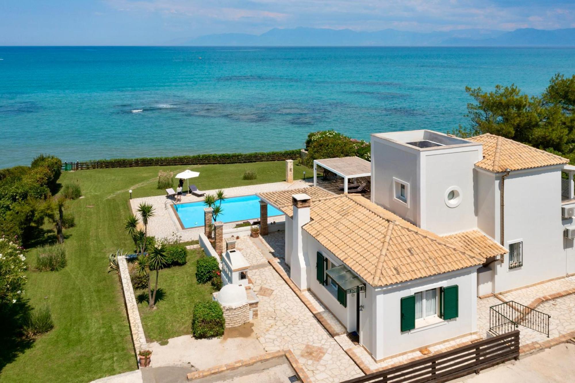 Beachfront Villa Victoras - With Private Beach Сидарион Экстерьер фото